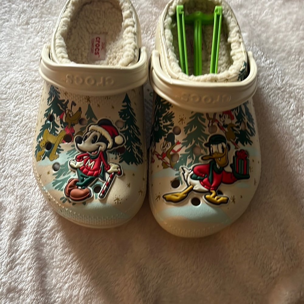 Disney Comfort Crocs size Women’s 7/ Men’s 5